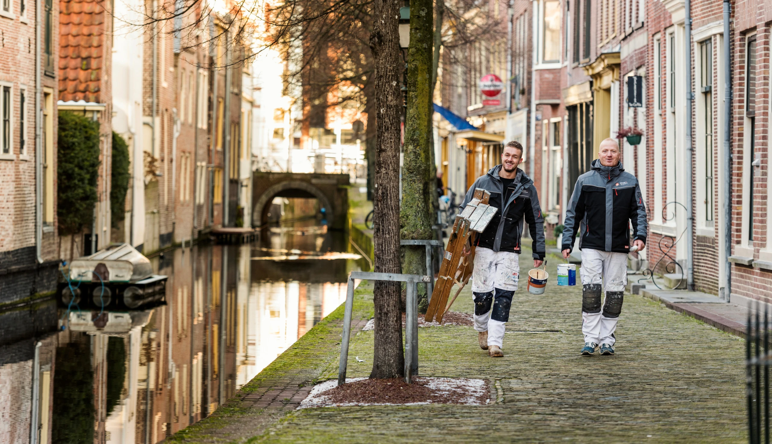 Wij leveren strak werk. Zowel binnen als buiten. 